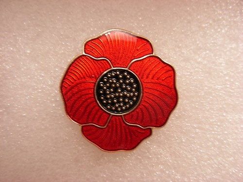 Red flower pin badge - ., large